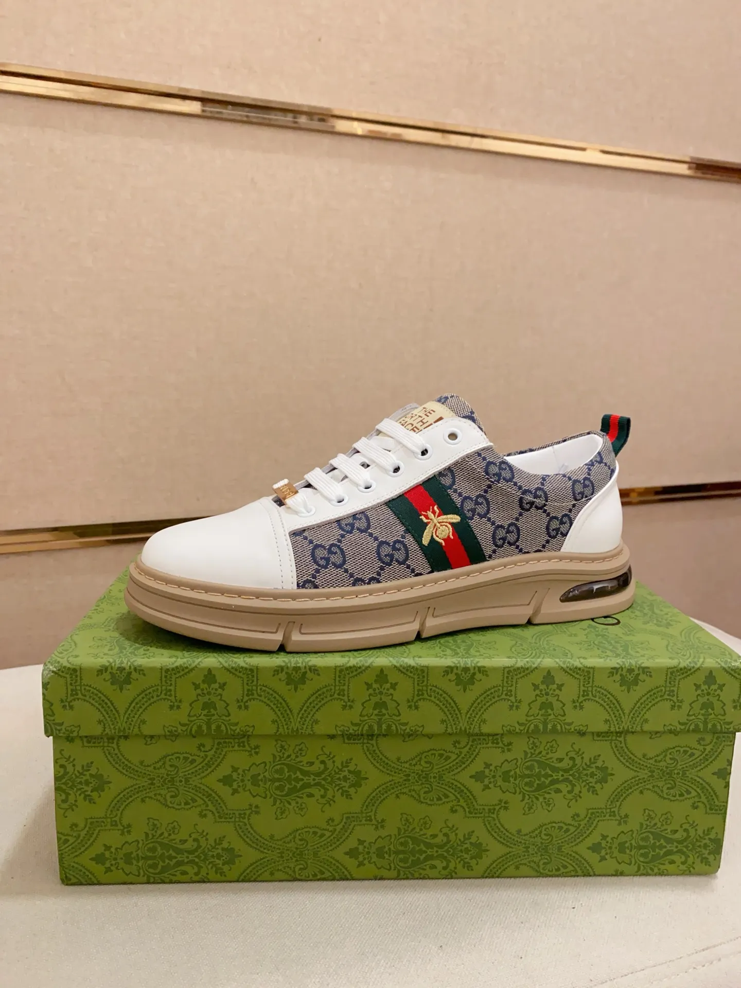 Men's clothing and shoes💰:400💰 (GUCCI) The latest model from the official website 🎁🎁Casual and fashionable men's shoes👟, hot style💥The version is simple and elegant, exclusive for trendy men. Unique latest brand elements from the official website👑Original decoration, fashionable and generous, the fabric is original cowhide ✅Sheepskin lining, the official website specifies wear-resistant casual outsole, the classic model is taken in kind at the counter🎬38-44 (45 is not returned or exchanged when customized)
